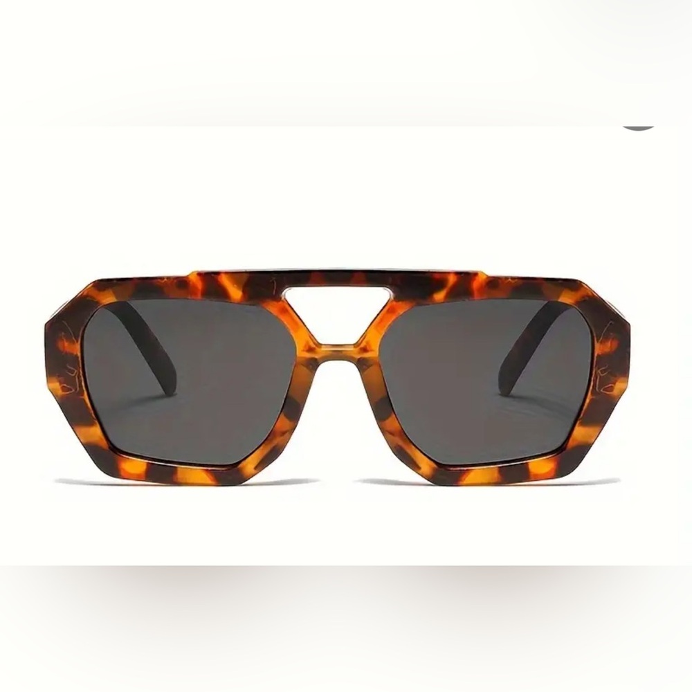 Tortoiseshell Sunglasses with Gray Lenses